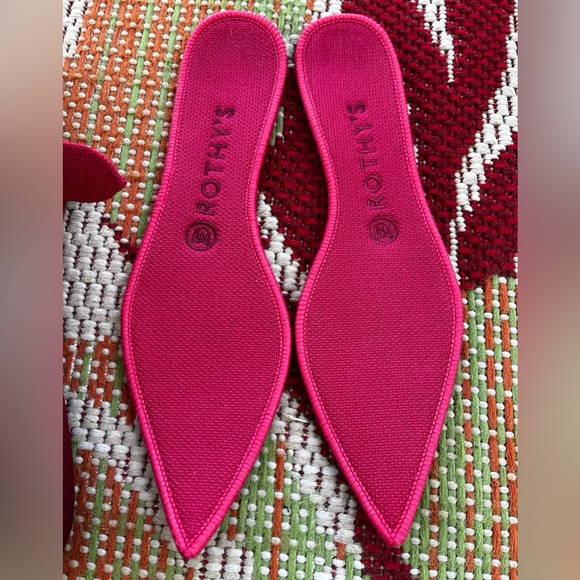 ❌ SOLD ❌ ♥️ Rothy's ♥️
Cinnamon Mary Jane
VGUC 
Size 8 - Picture 5 of 6